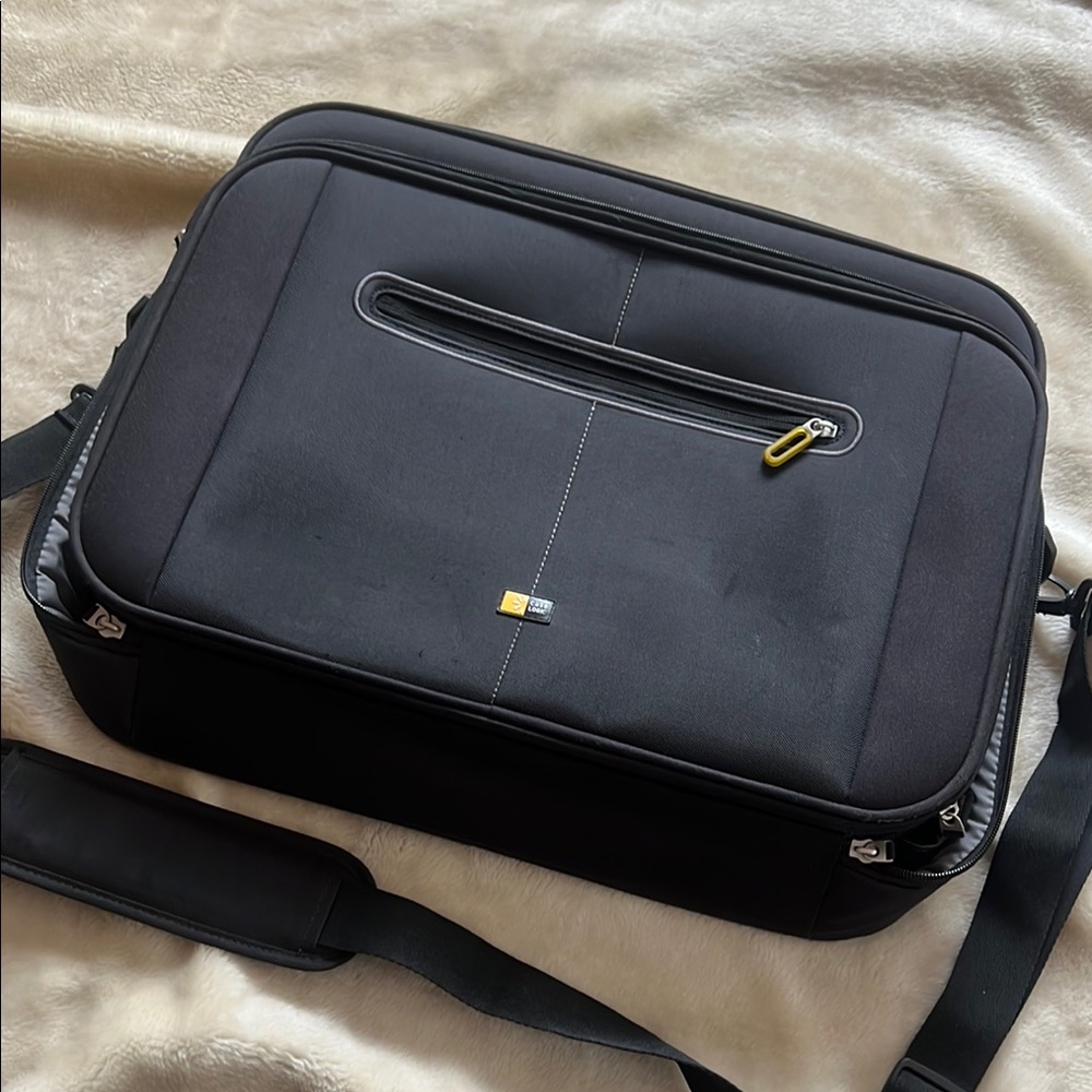 Black Case Logic 18" Laptop Bag with Structured Design and Durable Fabric